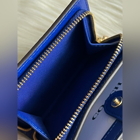 C2862 - Coach Snap Wallet - Picture 8 of 14